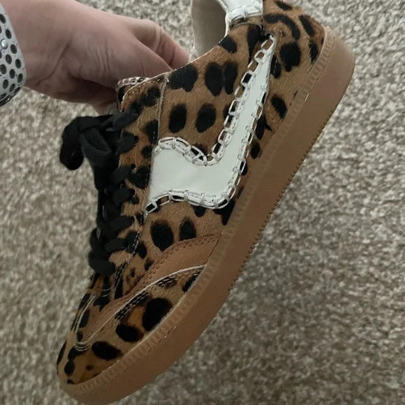 Leopard Pattern Sneakers with Black Laces - Picture 4 of 7